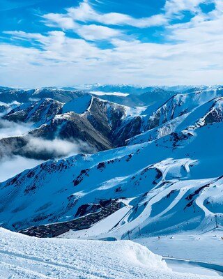 Skiing in Mt Hutt, New Zealand